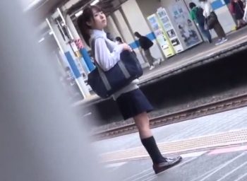 可愛いJKをマンマークOK！恐怖のあまり声も出せなくなった女子校生を後ろから犯し尽くす女子校生美少女レイプ盗撮痴漢のアダルト動画