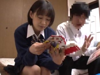 幼馴染のJKと自宅でなし崩し的に中出しセックス素人女子校生中出しのアダルトエロ動画