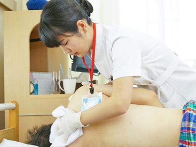 避妊具を使わないオール中出しの性交看護を実施している病院巨乳看護婦中出し手コキのアダルトエ...