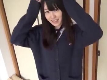 チンポの上で嬉しそうに腰ふる巨乳ビッチにたっぷり中出し巨乳お姉さん痴女中出しの無料AV動画