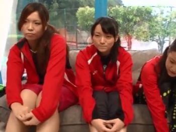 陸上部3人組をナンパ→騙して顔射パコ展開ｗ素人女子校生顔射ナンパ乱交のアダルト動画