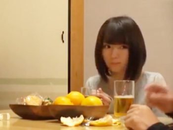 帰省してきた兄貴が妹にコタツの中で悪戯美少女妹のアダルト動画