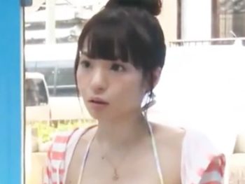 男友達とMM号で素股から我慢出来ずに生挿入→勢い余って中出しｗ素人美少女水着中出し盗撮の無料セックス動画
