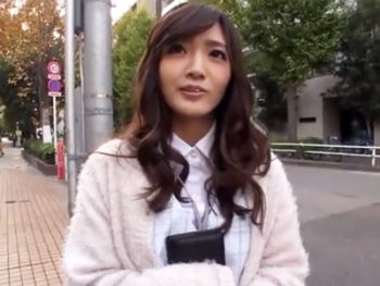 六本木の裏通りでナンパした神カワ受付嬢→謝礼で釣り上げ即パコ！巨乳素人お姉さん痴女OL顔射ハメ撮りナンパのアダルト動画