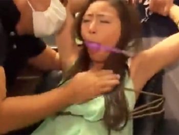 歩いていた美女を拉致してそのままレイプハメ→容赦なく中出しお姉さん中出しレイプの無料エロ動画