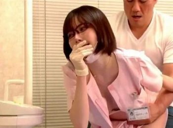 美人な歯科衛生士はオチンポ大好き！自分から乳を押し付けて膣内治療ｗ痴女コスプレ看護婦めがね深田えいみのアダルト動画