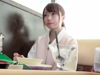 テニサーのアイドルJDを酔わせて連れ込み中出しSEX盗撮巨乳素人美少女中出しの無料セックス動画