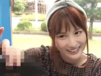 田舎育ちで純粋な美女が勃起チンポを差し出されて→思わずパコ開始素人お姉さんナンパのアダルト動画