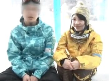 農家の純朴娘が彼氏のすぐ近くで中出し浮気パコ素人美少女中出しナンパレイプマッサージのアダルト動画