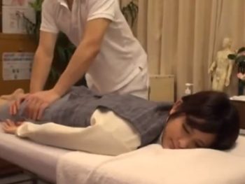美人OLにエロ施術→発情させて合法中出しレイプキメた整体師素人お姉さんOL中出しレイプマッサージのエロ動画