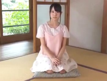 アイドル顔の童顔娘と旅館の一室で濃厚パコ！美少女顔射のアダルト動画