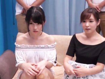 顔面偏差値最強クラスの2人組JDのオフショルに手突っ込んで乳揉み→乱交パコ素人美少女痴女ハメ撮りナンパ乱交の無料AV動画