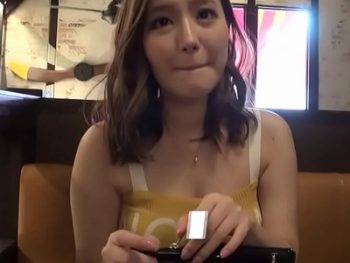 イン〇タで釣った22歳ガチ素人GET→予想以上に淫らにイキ狂うギャルとオフパコ巨乳素人ギャルハメ撮りのアダルト動画