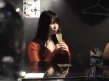 盗撮されているとも知らずにヤリチンチンポでイキ果てる巨乳美少女ｗ巨乳素人美少女盗撮のアダルト動画