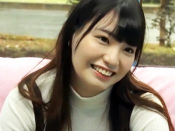 清楚な美少女JDがMM号で童貞男をリードして優しく筆おろし！素人美少女童貞のアダルト動画