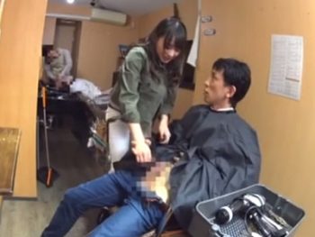 作業中にずっと体を密着させてくる巨乳娘とその場パコｗ巨乳フェラパイズリ露出マッサージの無料...