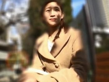 笑顔が可愛いJKに生チンポをぶち込み膣奥にたっぷり中出しｗ素人女子校生美少女中出しのエロ動画