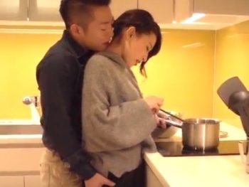 前髪パッツンのおさげJKと放課後の誰もいない教室で内緒ハメ女子校生美少女の無料アダルト動画