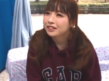 パイパン女子大生が初対面チンポに絶叫イキ！素人美少女パイパンの無料アダルト動画