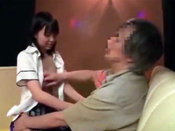 JK娘が裏サービスで生ハメで無許可中出し女子校生美少女中出しの無料エロ動画