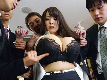 パワハラに耐えかねた部下たちが容赦なく高慢爆乳上司を凌辱する！巨乳お姉さんレイプ乱交Hit...