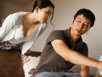 無意識に男を誘っちゃってるムッチリ団地妻と内緒の性交巨乳痴女妃ひかりのアダルト動画