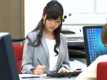会社内で業務中に覆面男からチンポ挿入されてしまう美女OL達お姉さんOLのアダルト動画