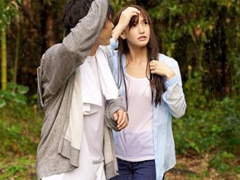 BBQ中に突然のゲリラ豪雨に襲われ遭難小屋で朝まで二人きりになり‥巨乳美少女顔射のエッチな動画