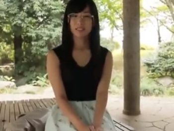 清楚メガネなお姉さんの本性は顔射に喜ぶド変態！素人お姉さんめがね顔射のエロ動画