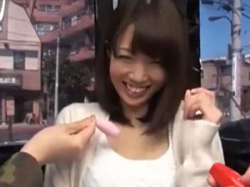 欲求不満な清楚美女がローター責めで発情→フェラチオ抜き巨乳素人お姉さんフェラのアダルト動画