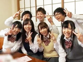 アルコール未経験のJKを潰して酩酊状態になったところで廻して中出しするクズ男達ｗ女子校生美少女中出し乱交のアダルト動画