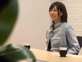 芸能界の話を餌に釣った神素人をAVに出演させるまでｗ素人美少女フェラ手コキのエロ動画