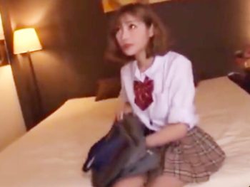 制服コスの明日花キララが中年オヤジと円光シチュエーション！巨乳女子校生お姉さんコスプレ明日花キララのアダルト動画