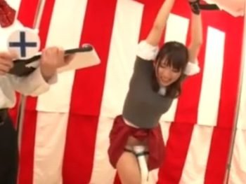 悩ましげに身体クネらせて誘う巨乳痴女がデカチンハメられ潮吹き絶頂！巨乳痴女熟女顔射潮吹きの無料エロ動画