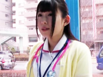 触診と称してお尻の穴に指を突っ込んでアナルを刺激したら潮を吹きまくったナース素人美少女看護婦中出し潮吹きのアダルト動画