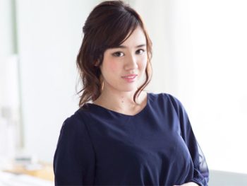 色白の天然巨乳お姉さんがガン突きピスにおっぱいをプルンプルン揺らして激イキｗ巨乳お姉さんのアダルト動画