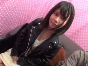 土下座懇願された素人娘が童貞筆下ろし了承→中出しされて激おこ！素人美少女童貞中出しのエロ動画