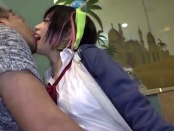 不思議ちゃんを通り越してぶっ飛んでるメンヘラJKが薬でも決めてるのかと疑いたくなる乱交素人女子校生美少女ギャル乱交のAV無料動画