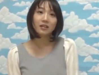 爆乳妻が童貞の筆おろしに挑戦ｗ巨乳素人童貞パイパン中出しナンパの無料アダルト動画