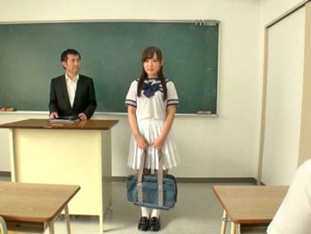 美しいルックスの裏にドSな性癖を秘めていたJKのえげつないM男調教女子校生美少女M男さくらみゆきのアダルトエロ動画