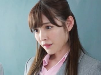 明らかアウトな女子がおっさんにパコられ痙攣イキ美少女のアダルト動画