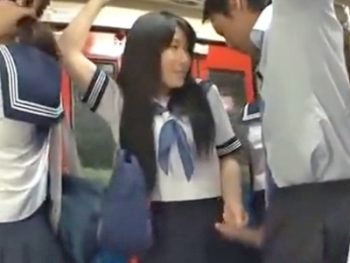 痴漢男に中出しレイプされるも反撃手コキで男の潮吹きさせた強かなJK素人女子校生痴女中出しレイプ痴漢の無料セックス動画