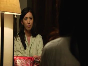 巨乳痴女人妻が大好きな息子の肉棒を骨抜きご奉仕！巨乳痴女人妻顔射近親相姦桐島綾子のセックスエロ動画