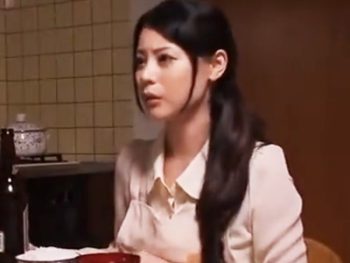 幸せな新婚生活が崩壊！近所のオヤジに強姦される美人妻人妻熟女顔射の無料エロ動画