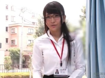 お淑やかかと思いきや舌を出してだらしないアヘ顔を披露してしまうメガネっ娘S〇D社員素人お姉...