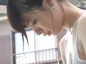 おっとりかわいいお団子ヘア女子がMM号NTRマッサの餌食にｗ素人美少女中出しナンパのエロ動画