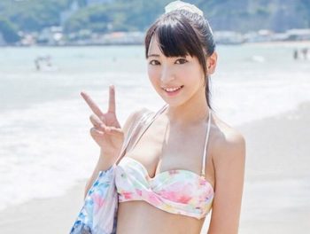 ビーチでもひときわ目立っていた水着美少女！MM号の中で真正中出しｗ巨乳素人水着中出しナンパのアダルト動画
