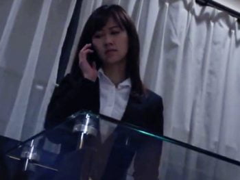 母親の目の前で中出しレイプされる娘！さらに親子丼3Pまでｗ巨乳女子校生美少女OL中出しのアダルト動画