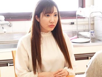 泊まりに来た美人で巨乳の弟嫁に我慢できず家庭内NTR近親レイプ！巨乳人妻イラマチオレイプ近親相姦のアダルト動画