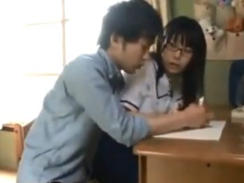 とか言って家庭教師チンポ受け入れちゃうメガネJK！巨乳女子校生美少女痴女めがね顔射レイプの...